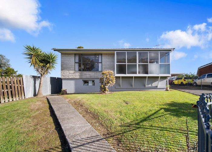  at 4 Pike Place, Mangere East, Manukau City, Auckland