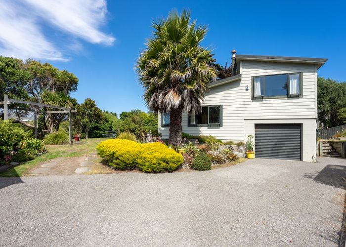  at 10 Fenside Street, Waikanae Beach, Waikanae