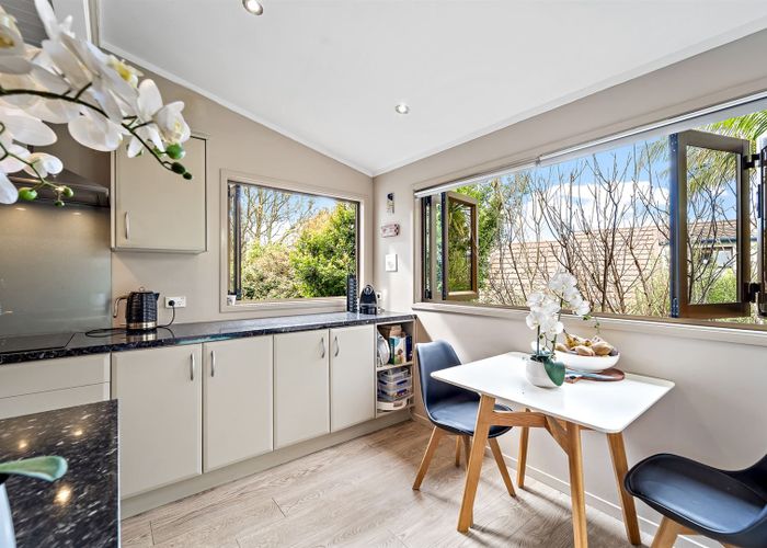  at 1/685 East Coast Road, Browns Bay, Auckland