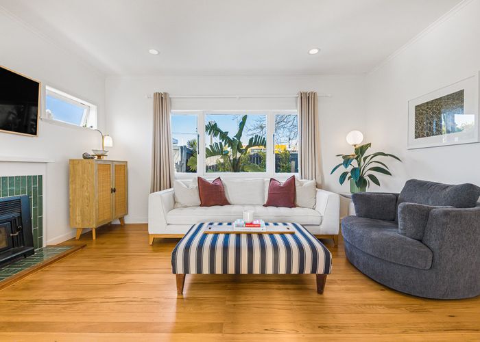  at 1/150 East Coast Road, Forrest Hill, North Shore City, Auckland
