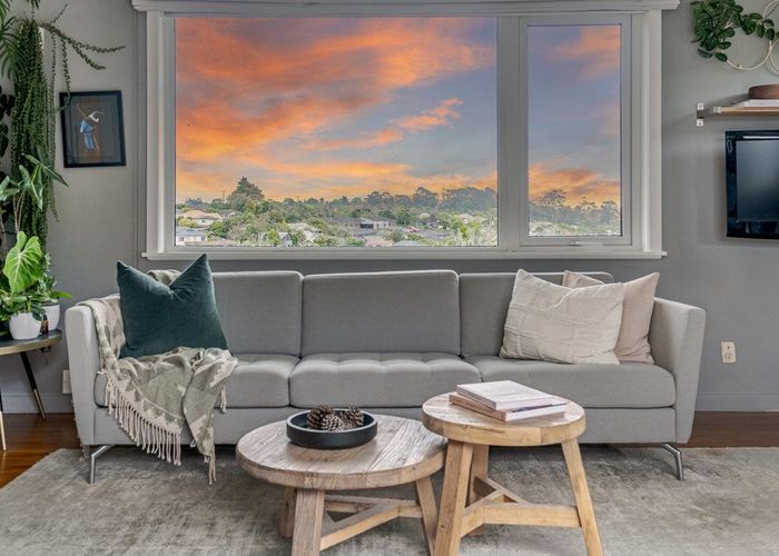  at 1/32 Sunset Road, Unsworth Heights, Auckland
