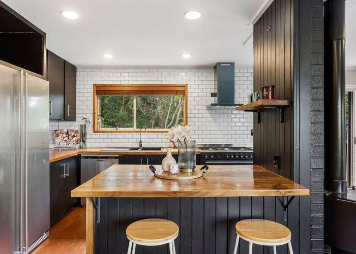  at 10 Shona Place, Henderson, Waitakere City, Auckland