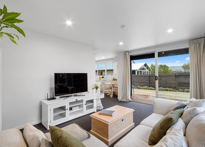  at 8B Queenspark Drive, Parklands, Christchurch