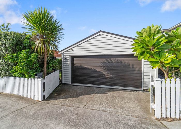  at 23 Archibald Road, Kelston, Waitakere City, Auckland
