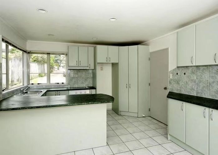  at 2/9 Beagle Avenue, Owairaka, Auckland