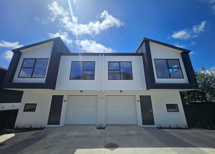  at 11&13 Tabitha Cres, Henderson, Waitakere City, Auckland