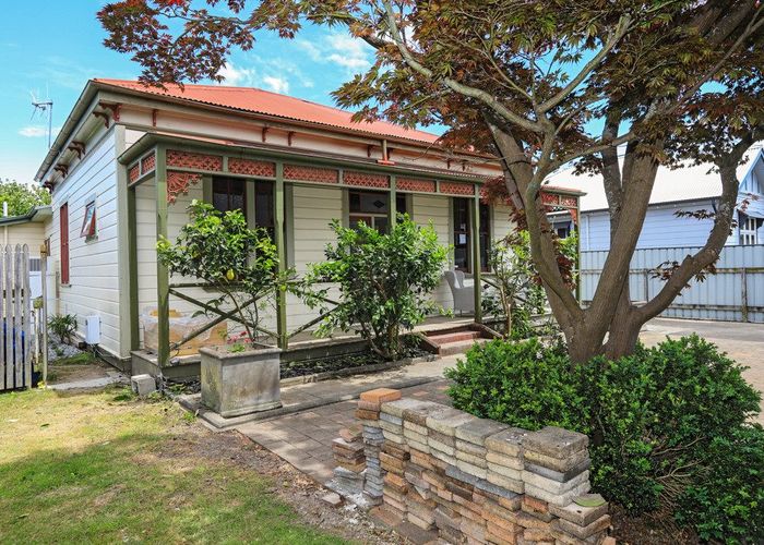  at 215 Grove Road, Mayfair, Hastings