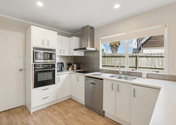  at 1/96 Frank Nobilo Drive, Golflands, Auckland