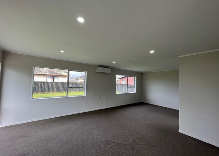  at 2/3 Berwyn Avenue, Takanini, Papakura, Auckland