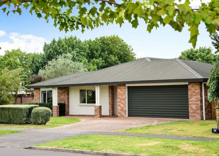  at 10 Admiral Crescent, Flagstaff, Hamilton, Waikato