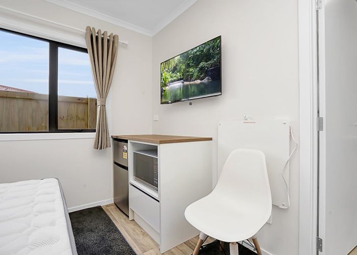  at 2/20 Yorkshire Road, Silverdale, Hamilton