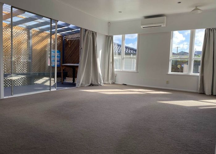  at Upstairs/70 Angelo Avenue, Howick, Manukau City, Auckland