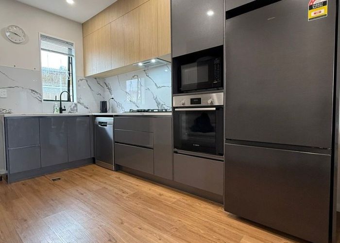  at 4/11 Camp Road, Mount Wellington, Auckland City, Auckland