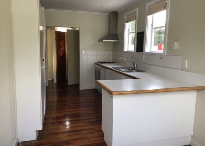  at 8 Mamaku Street, Meadowbank, Auckland