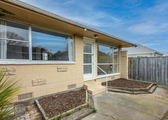 at 2/30 Vienna Street, Waltham, Christchurch