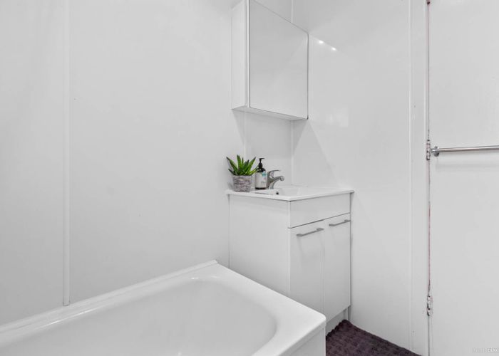  at 60 Cobham Crescent, Kelston, Auckland