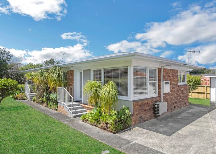  at 2/22 Evelyn Place, Hillcrest, Auckland