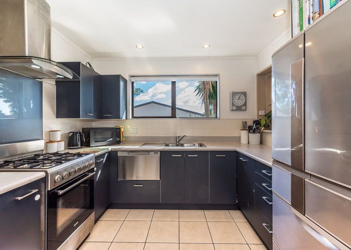  at 18 Rosewood Place, Paraparaumu