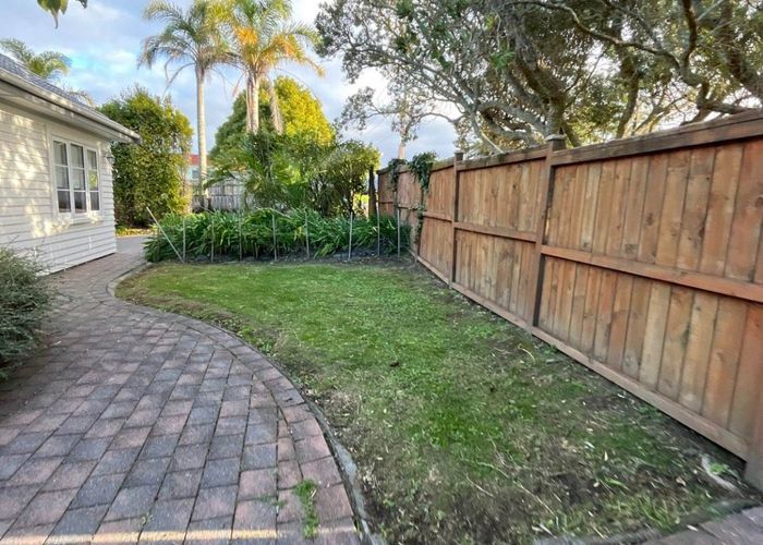  at 353 Glenfield Road, Glenfield, North Shore City, Auckland