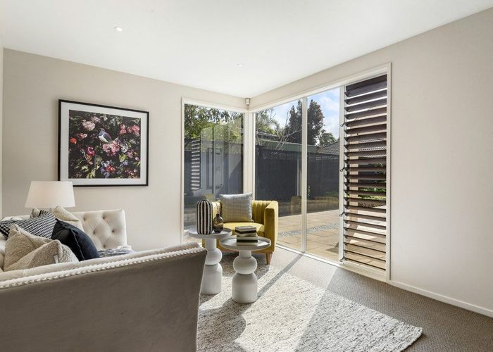  at 19 English Oak Drive, Schnapper Rock, North Shore City, Auckland