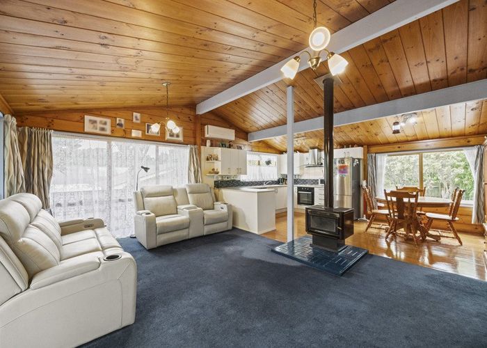 at 19 Tane Road, Laingholm, Waitakere City, Auckland