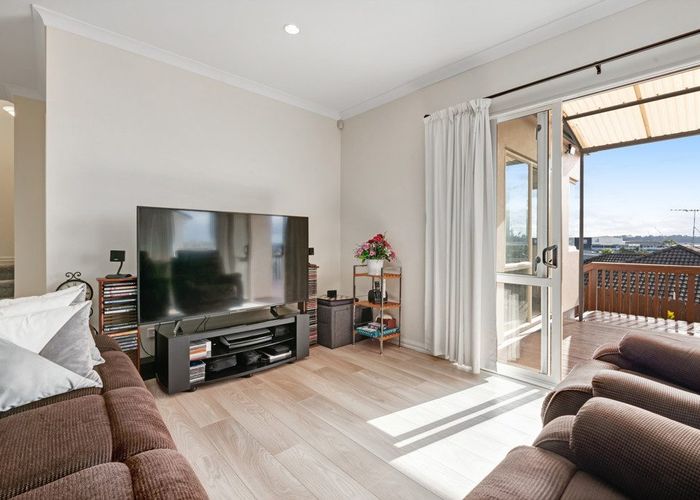 For sale 31 Black Teal Close, Unsworth Heights, North Shore City