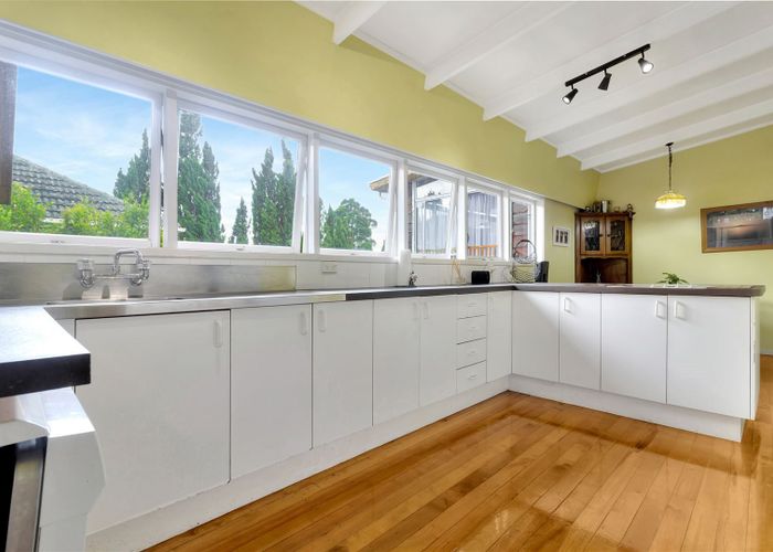  at 6 Alwyn Avenue, Te Atatu South, Auckland