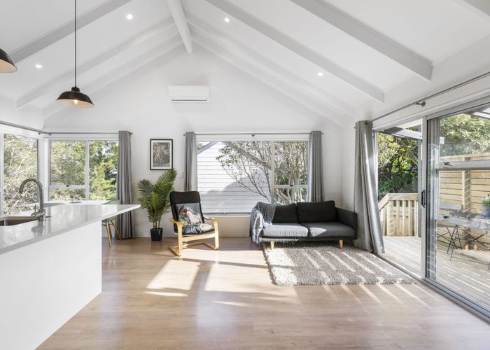  at 2/14 Cresta Avenue, Beach Haven, Auckland