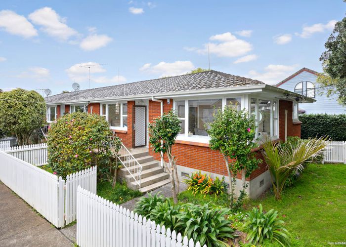  at 4/32 Atarangi Road, Greenlane, Auckland