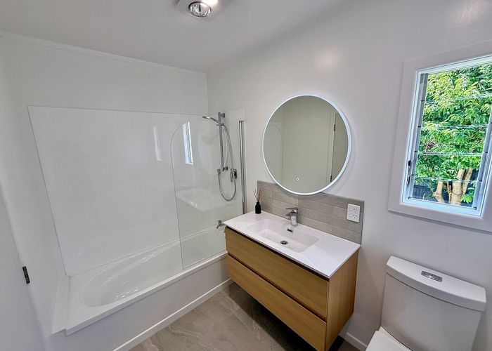  at 32 Rosier Road, Glen Eden, Waitakere City, Auckland