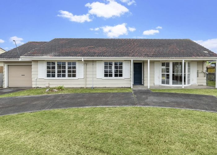  at 2 Staverton Crescent, Mangere, Auckland