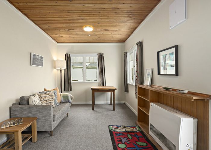  at 2 Linwood Way, Island Bay, Wellington