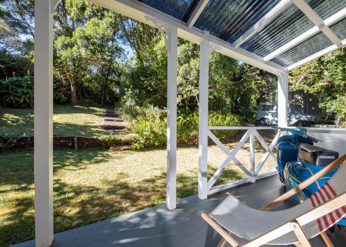  at 43 Kauri Point Road, Laingholm, Auckland