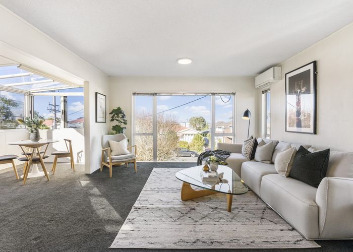 at 2/4 Bruce Street, Northcote Point, Auckland
