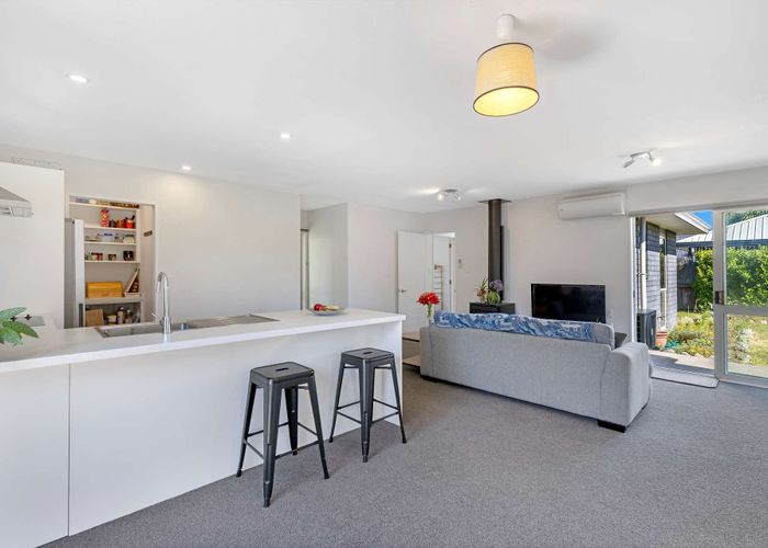  at 9 Honeysuckle Place, Northcote, Christchurch