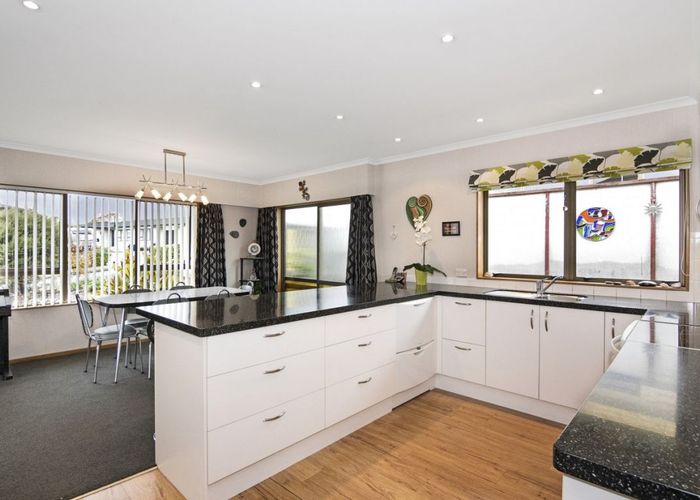  at 7 Farnham Drive, Richmond