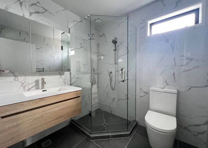  at 3/21 Divich Avenue, Te Atatu South, Auckland
