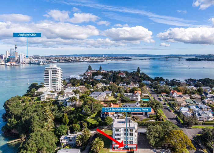  at 2/25 Stanley Point Road, Stanley Point, Auckland