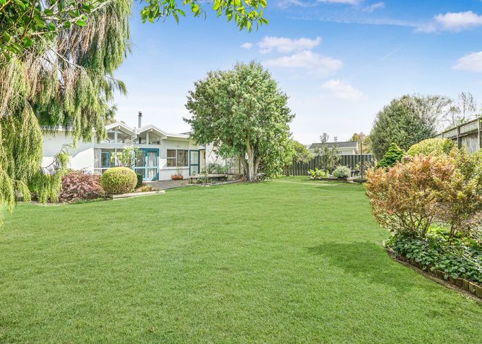  at 24 Bernard Street, Chedworth, Hamilton