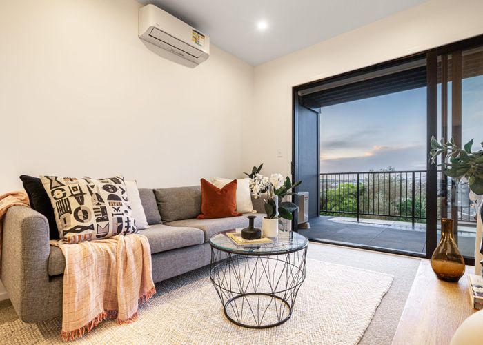  at 4/11 Ryburn Road, Mount Wellington, Auckland
