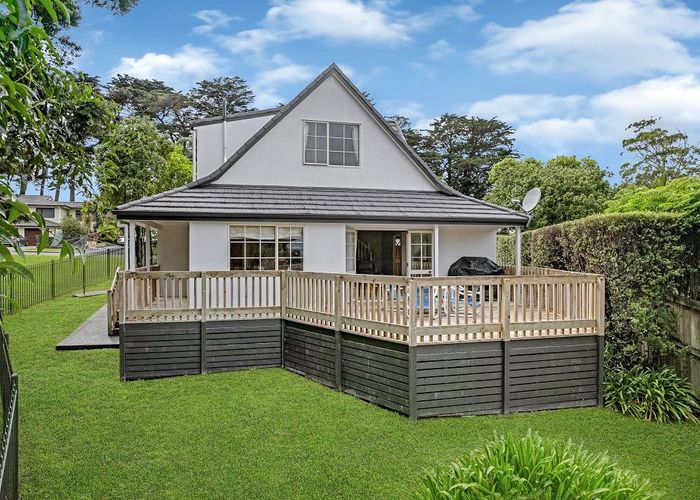 at 100 Eugenia Rise, Goodwood Heights, Auckland