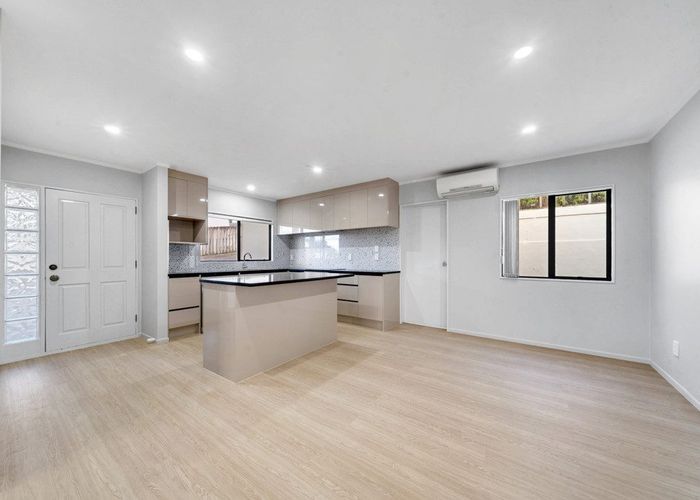  at 1/14 Santa Monica Place, Goodwood Heights, Manukau City, Auckland