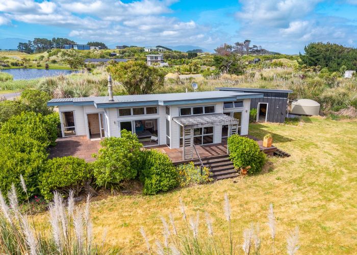  at 32 Reay Mackay Grove, Waikawa Beach, Horowhenua, Manawatu / Whanganui