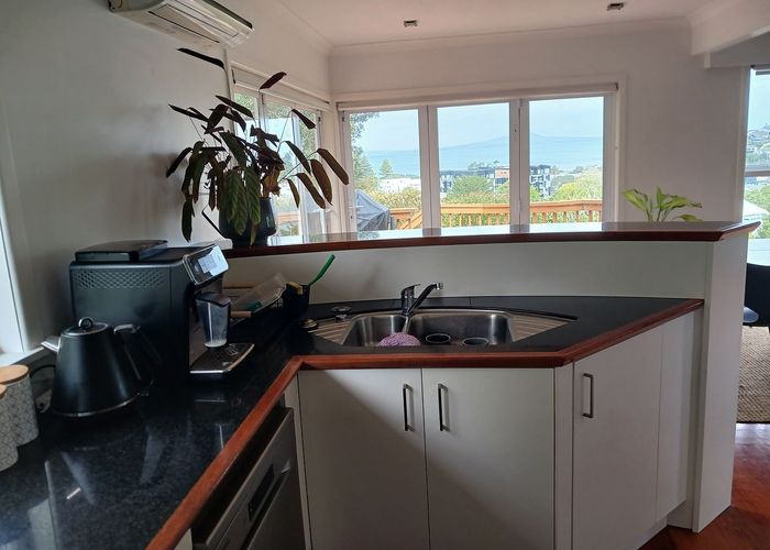  at 819 Beach Road, Browns Bay, North Shore City, Auckland