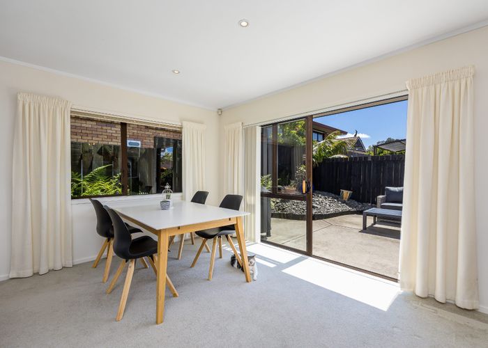  at 1/40 Channing Crescent, Botany Downs, Auckland
