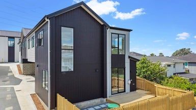  at 36 Hoskins Avenue, Hillsborough, Auckland
