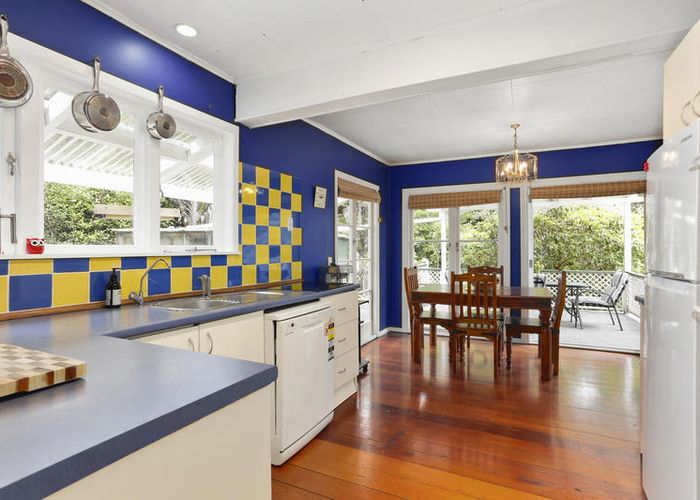  at 562 Scenic Drive, Waiatarua, Auckland