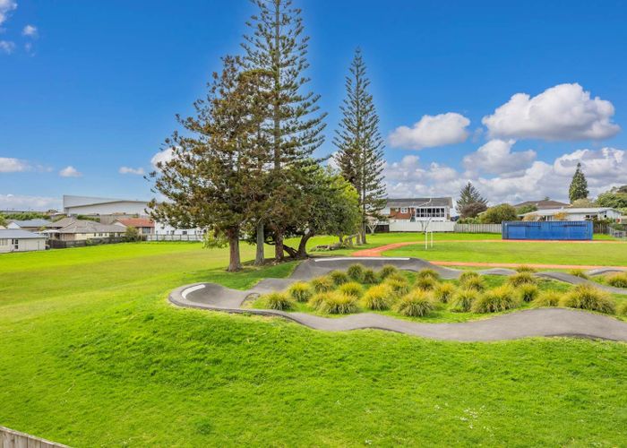  at 3/17 Kingdale Road, Henderson, Auckland
