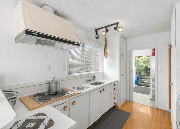 at 7 Beverly Place, New Lynn, Auckland