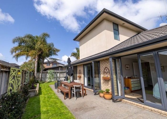  at 16 Durham Heights, Flagstaff, Hamilton